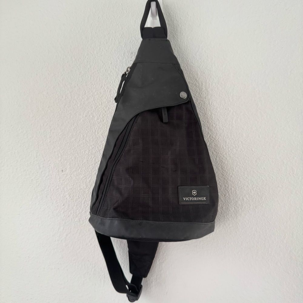 Victorinox Altmont 3.0 Mono Sling Backpack Black Bag Travel Dual Compartment - Picture 2 of 14